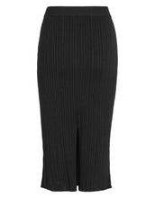 Laden Sie das Bild in den Galerie-Viewer, VILA Rock Rib Midi Knit Vinelly in der Farbe Black Beauty – schwarzer Midi-Strickrock in figurbetonter Rippoptik.
