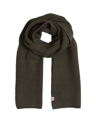 MSCH Copenhagen Schal Galine Rachelle in Forest Night – weicher Rippstrickschal in tiefem Grün, stilvoll und warm für die Winterzeit.