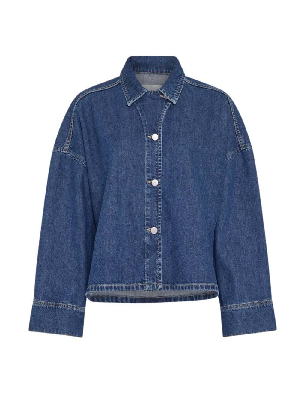 Mittelblaues Loa Lis Denim Shirt von MSCH Copenhagen aus Baumwolle mit lockerer, kurzer Boxy-Passform, klassischem Hemdkragen, Knopfleiste und langen Ärmeln als Freisteller von vorne