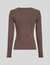 Laden Sie das Bild in den Galerie-Viewer, Kickie Rasmia Shirt von MSCH Copenhagen in Hot Fudge – geripptes Bio-Baumwollshirt mit Rundhalsausschnitt und langen Ärmeln, Regular Fit.
