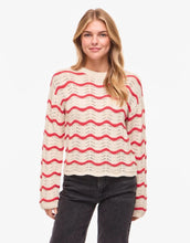 Laden Sie das Bild in den Galerie-Viewer, Vila Pointelle Strickshirt Birch Hibiscus mit Rundhalsausschnitt und Lochmuster.
