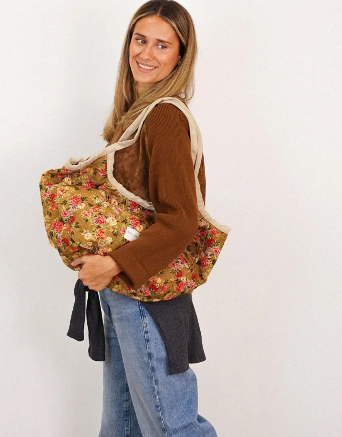 De La Mur Shopper Esme aus floralem Jacquard in Camel und beigem Stoff mit Reißverschluss und zwei Henkeln