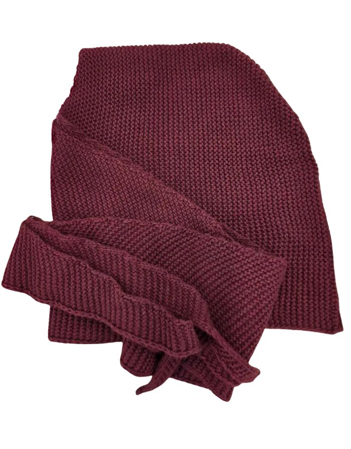Sophie Scarf Hood Wine – luxuriöser Schal aus Kaschmir, Merinowolle, Viskose und recyceltem Polyamid, hergestellt in Italien, weich, warm und vielseitig tragbar.