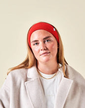 Laden Sie das Bild in den Galerie-Viewer, Popeia Stirnband Rot aus 100 % Merinowolle, Made in Germany.
