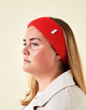 Laden Sie das Bild in den Galerie-Viewer, Popeia Stirnband Rot aus 100 % Merinowolle, Made in Germany.
