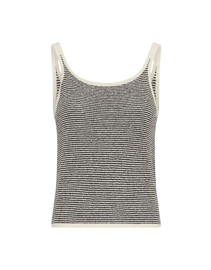 Gestreiftes Oaklyn Strap Top von MSCH Copenhagen in Schwarz und Weiß mit schmaler Passform und Rippstruktur von vorne
