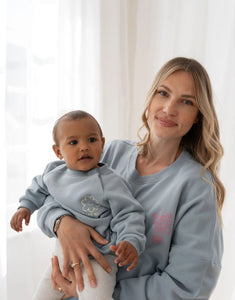 Liliput Sweatshirt Hellblau – Rückseite mit blühender Coffee Cup und Schriftzug