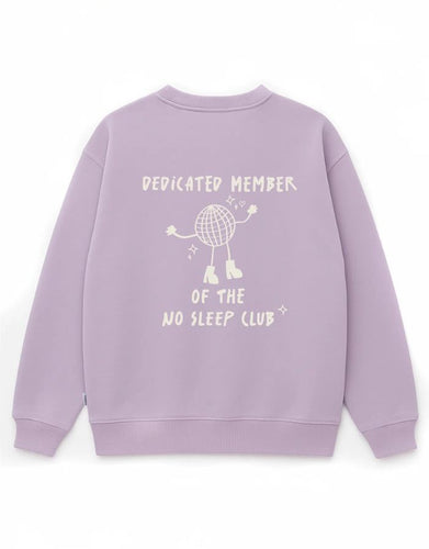 No Sleep Club Sweater Flieder von Liliput – Vorderseite mit tanzendem Sternchen