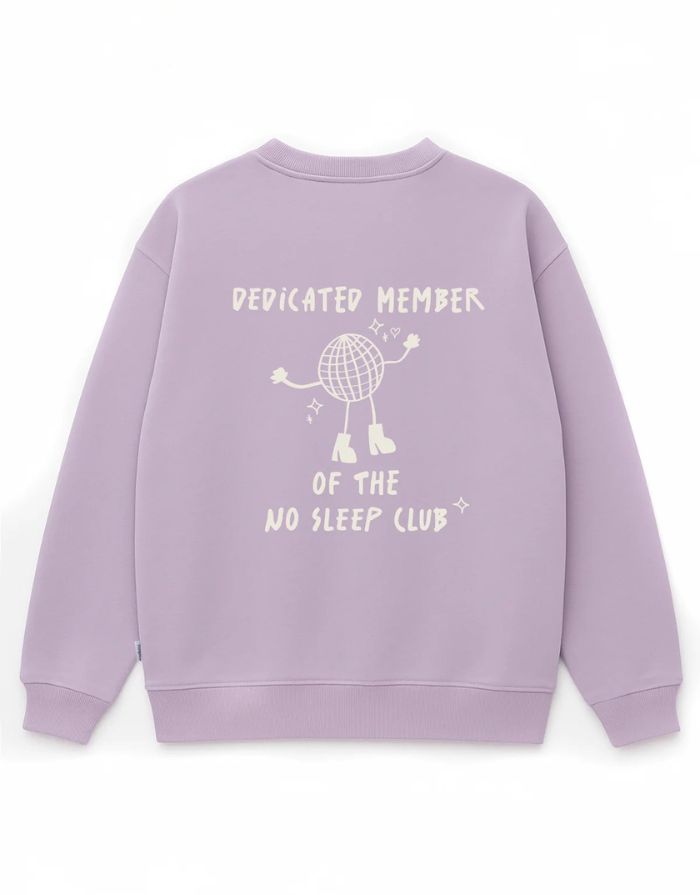 No Sleep Club Sweater Flieder von Liliput – Vorderseite mit tanzendem Sternchen