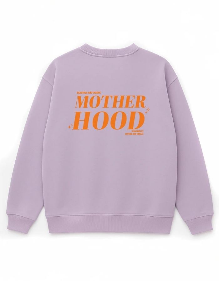 Liliput Motherhood Oversize Sweatshirt für Damen mit kleinem orangefarbenem Herz auf der Vorderseite und großem Motherhood-Schriftzug auf dem Rücken, von Hinten.