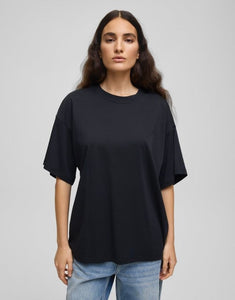 Kinsey Melea T-Shirt von MSCH Copenhagen in Black – oversized Fit, angesetzte Schultern, 100 % Bio-Baumwolle, minimalistisches Basic für entspannte Alltagslooks.