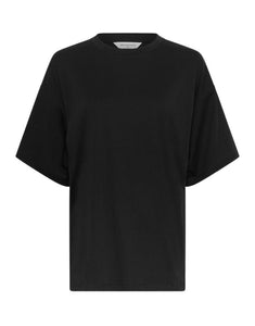 Kinsey Melea T-Shirt von MSCH Copenhagen in Black – oversized Fit, angesetzte Schultern, 100 % Bio-Baumwolle, minimalistisches Basic für entspannte Alltagslooks.