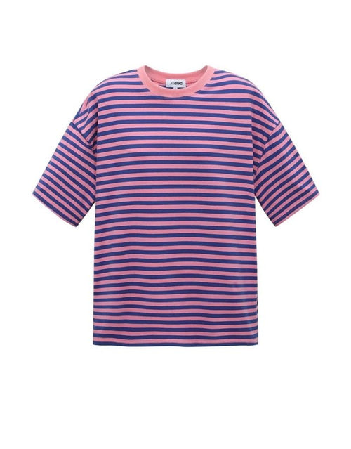 Pink und Blau gestreiftes Blocked Striped Tee T-Shirt aus Baumwolle mit bequemer Passform für den Alltag als Freisteller von vorne