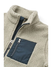 Laden Sie das Bild in den Galerie-Viewer, Liewood Nelson Fleecejacke Mist für Erwachsene mit Stehkragen und Fronttaschen aus recyceltem Polyester.
