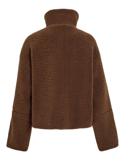 Teddyjacke Vimelusa von VILA in Rain Drum mit hohem Kragen, Reißverschluss und weicher flauschiger Oberfläche.