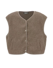 Laden Sie das Bild in den Galerie-Viewer, Nordlykk Teddyweste für Damen in Coffee Brown, ärmellose Weste aus Polyester mit Fronttaschen und minimalistischer Passform
