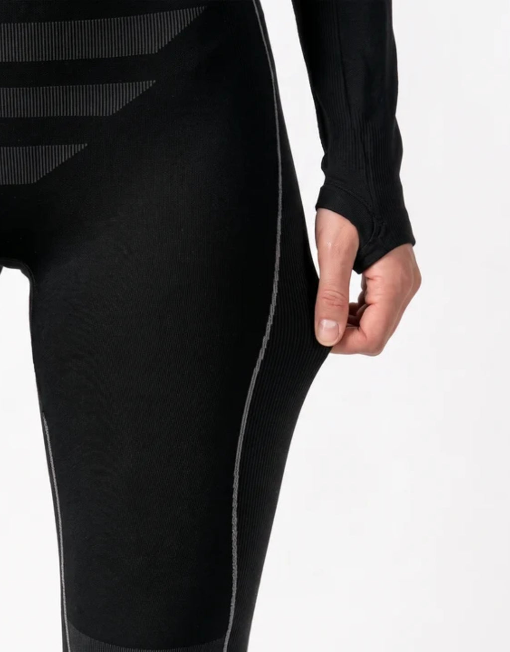 Schwarze Thermo Tights für Damen von SNOCKS aus elastischem, recyceltem Funktionsmaterial mit nahtloser Verarbeitung, breitem Bund und körpernaher Passform für kalte Tage.