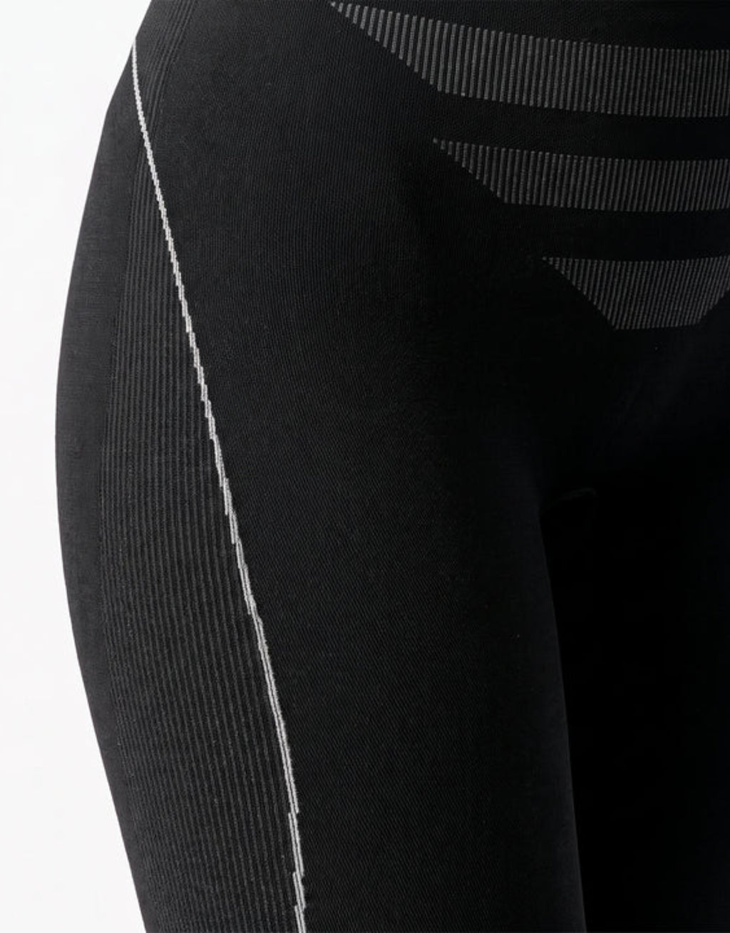 Schwarze Thermo Tights für Damen von SNOCKS aus elastischem, recyceltem Funktionsmaterial mit nahtloser Verarbeitung, breitem Bund und körpernaher Passform für kalte Tage.