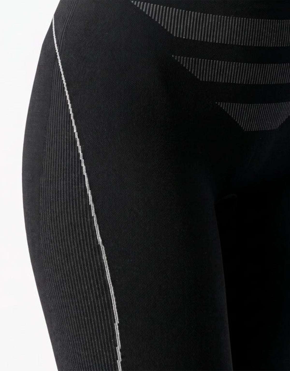 Schwarze Thermo Tights für Damen von SNOCKS aus elastischem, recyceltem Funktionsmaterial mit nahtloser Verarbeitung, breitem Bund und körpernaher Passform für kalte Tage.