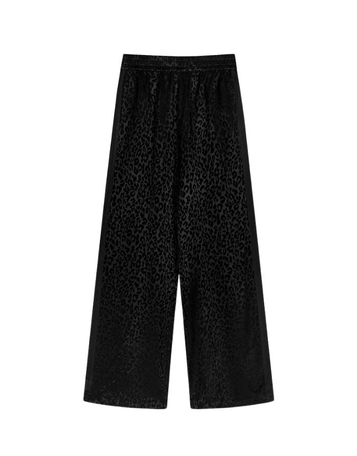 OH APRIL Trackpants Saela Leo Black – weite, fließende Leo-Hose aus 100 % Viskose.