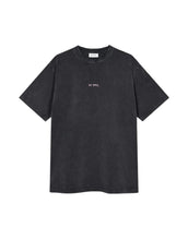 Laden Sie das Bild in den Galerie-Viewer, OH APRIL Boyfriend T-Shirt Own Magic Dark Grey – Oversized Shirt aus 70 % Baumwolle &amp; 30 % recycelter Baumwolle, Used-Optik, Print in Sugar Pink, Größen XS–XL.
