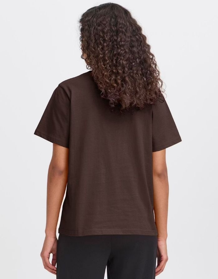 Ichi T-shirt Ihpalmer Loose in der Farbe Coffee Bean Braun am Model von hinten