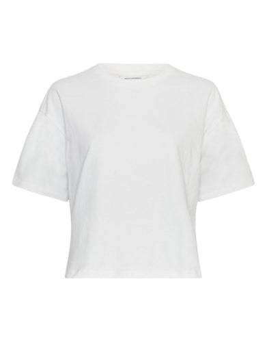 Leana T-Shirt in der Farbe Egret von MSCH Copenhagen – boxy geschnitten, aus reiner Baumwolle, lässig kombiniert mit High-Waist-Jeans.