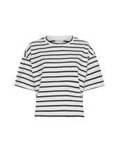 Laden Sie das Bild in den Galerie-Viewer, Leana T-Shirt Egret/Sky Cap von MSCH Copenhagen – boxy T-Shirt aus 100% Baumwolle, moderner Schnitt mit Farbakzent.

