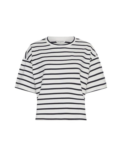 Leana T-Shirt Egret/Sky Cap von MSCH Copenhagen – boxy T-Shirt aus 100% Baumwolle, moderner Schnitt mit Farbakzent.
