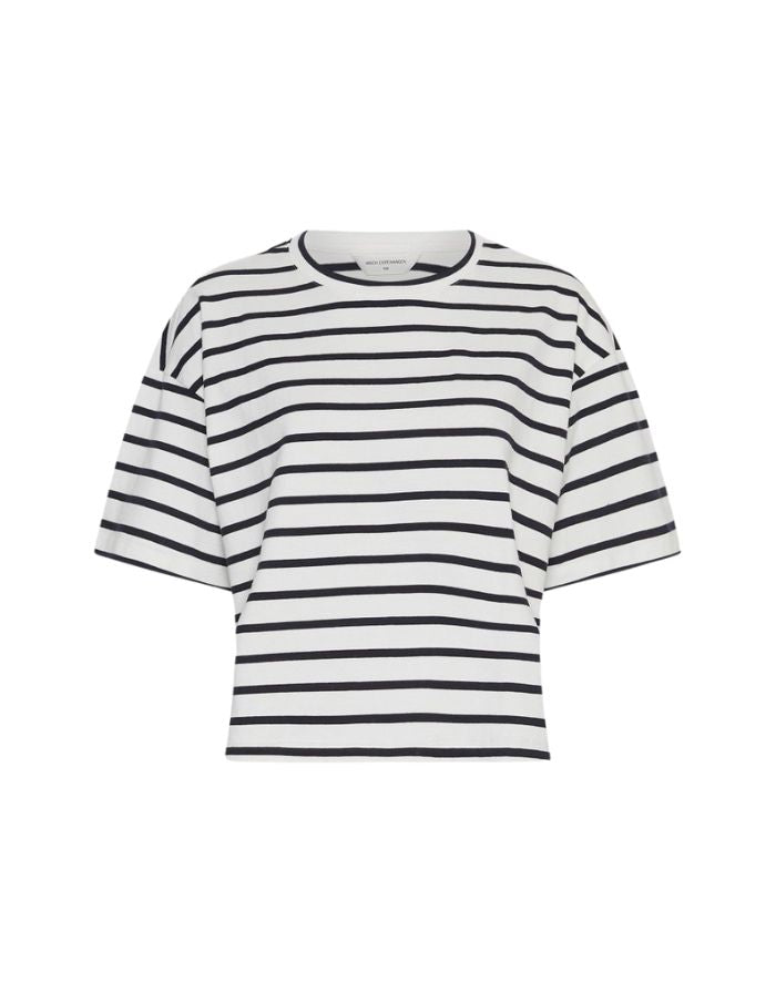 Leana T-Shirt Egret/Sky Cap von MSCH Copenhagen – boxy T-Shirt aus 100% Baumwolle, moderner Schnitt mit Farbakzent.
