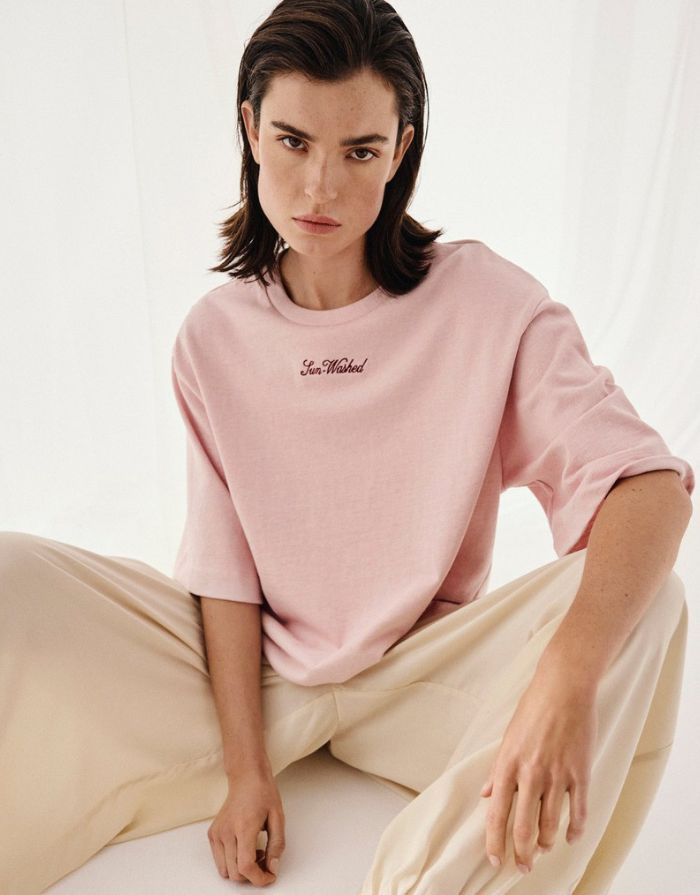 MSCH Copenhagen T-Shirt Zalle Lotus in Hellrosa mit gesticktem Brustdetail Sun Washed und lockerer Passform.