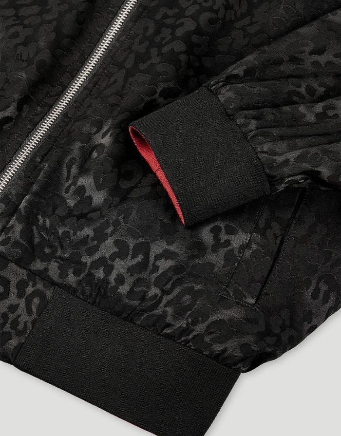 OH APRIL Wendebomberjacke Elin Leo Black/Maroon – reversible Jacke in Leo und Maroon, entspannte Passform aus Viskose.