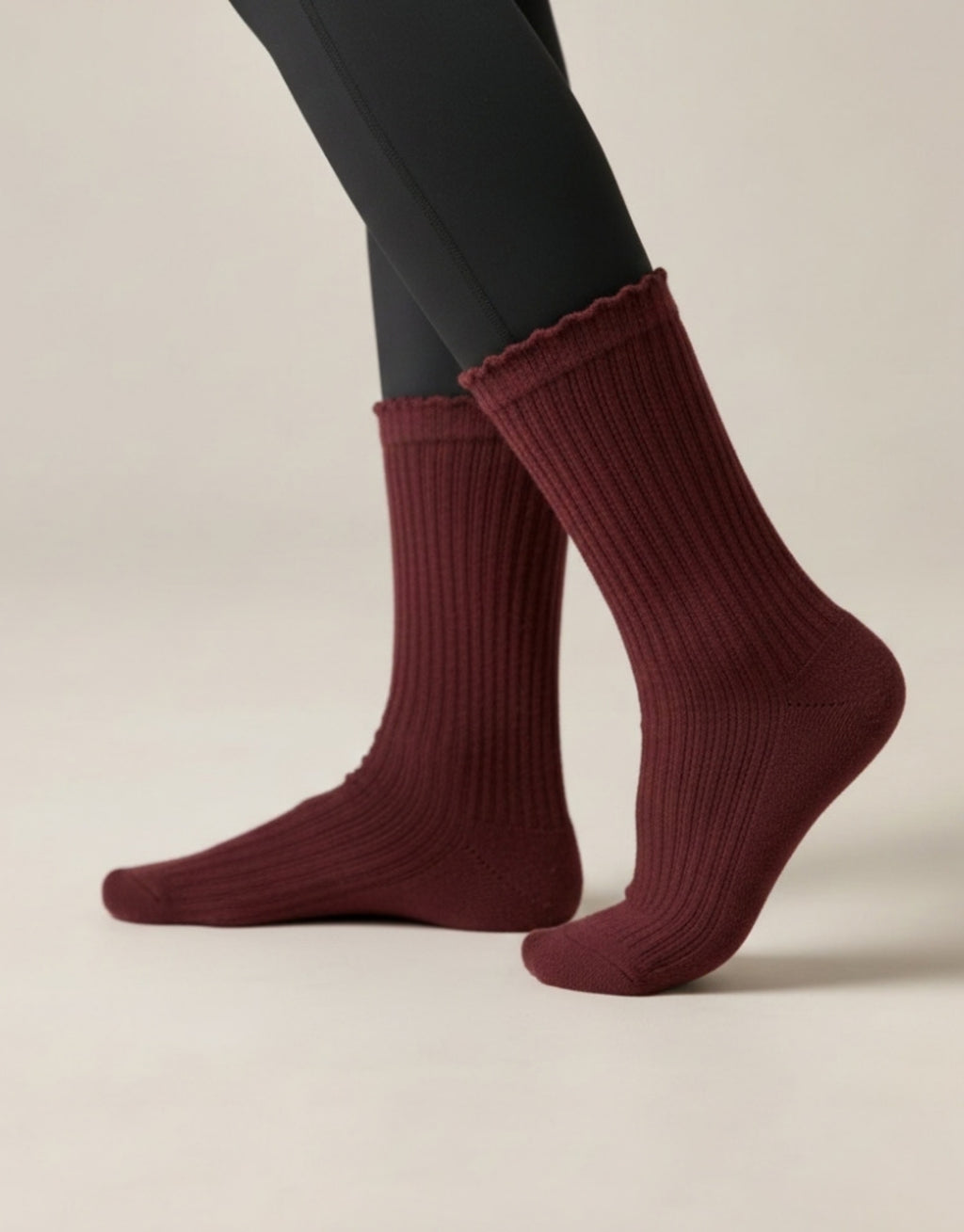 Wollsocken 2er Set von Snocks in den Farben Mauve Wine am Fuß