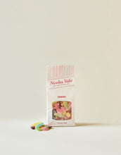 Laden Sie das Bild in den Galerie-Viewer, Nicolas Vahé Bonbons Berries – fruchtige Hartkaramellen mit Sommerbeeren und Pflaume, 150 g.
