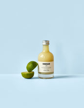 Laden Sie das Bild in den Galerie-Viewer, Nicolas Vahé Essig Lime – aromatischer Limettenessig in 200 ml Flasche.
