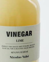 Laden Sie das Bild in den Galerie-Viewer, Nicolas Vahé Essig Lime – aromatischer Limettenessig in 200 ml Flasche.
