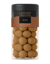 Laden Sie das Bild in den Galerie-Viewer, Lakrids by Bülow Ægg Crispy Caramel Lakritz mit Dulce-Schokolade und Meersalz (270 g).

