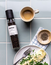 Laden Sie das Bild in den Galerie-Viewer, Pfeffer I Black
