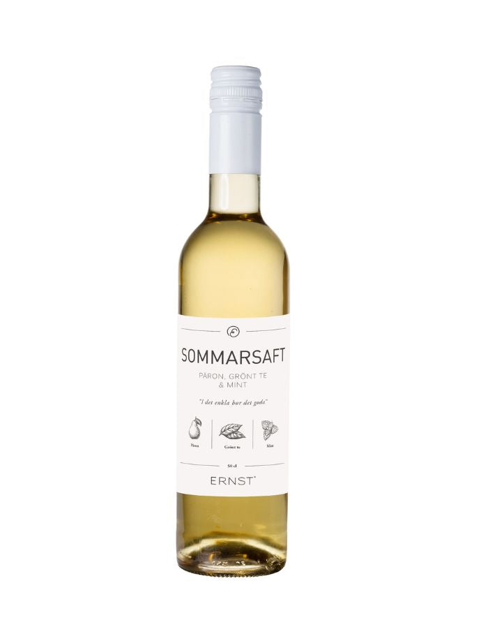 Sommersaft von ERNST aus Schweden mit Birne, Minze und grünem Tee in einer 0,5-Liter-Flasche.