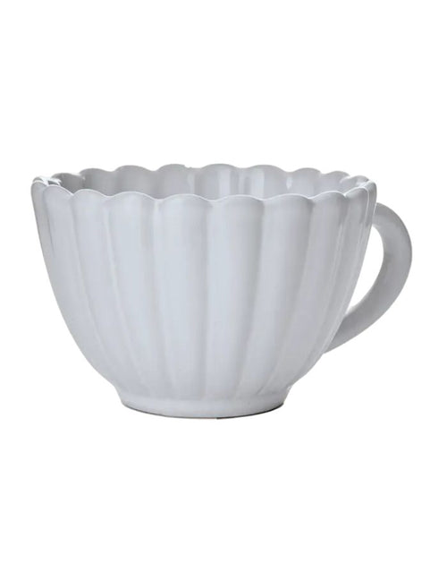 Handgefertigte Tasse Hulda von Affari of Sweden in Elfenbein aus Steingut, Ø 9,5 cm und 6,5 cm hoch.