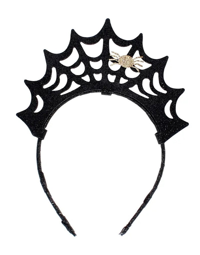 Schwarzer Dark Queen Party-Haarreif von Rex London mit Spinnennetz-Diadem und kleiner goldfarbener Spinne für Halloween als Freisteller 