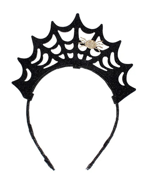 Schwarzer Dark Queen Party-Haarreif von Rex London mit Spinnennetz-Diadem und kleiner goldfarbener Spinne für Halloween als Freisteller 