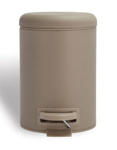 Pedaleimer Mono in Taupe von Södahl: kleiner Eimer mit Soft-Close-Deckel, Pedal und herausnehmbarem Plastikeinsatz, 3 Liter Fassungsvermögen.
