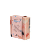 Handgefertigte vegane Handseife Terrazzo von Strömshaga mit Rosengeranie, Mango und sanftem Peeling-Effekt, 100 g.