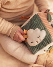 Laden Sie das Bild in den Galerie-Viewer, Jollein Aktivitäten-Würfel „Lovely Birds“ – weicher Baby-Spielwürfel mit Vögeln, Wolken, Blumen, Sternen und Fee Amy, mit Stickereien und Labels, 10x10x10 cm, handwaschbar.
