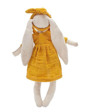 Laden Sie das Bild in den Galerie-Viewer, Mea Lini Stofftier Hase Hedda klein aus Leinen und Baumwolle in sanften Pastelltönen.
