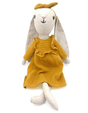 Laden Sie das Bild in den Galerie-Viewer,  Mea Lini Stofftier Hase Hedda groß mit Sommerkleid aus Leinen und Baumwolle in sanften Pastelltönen.
