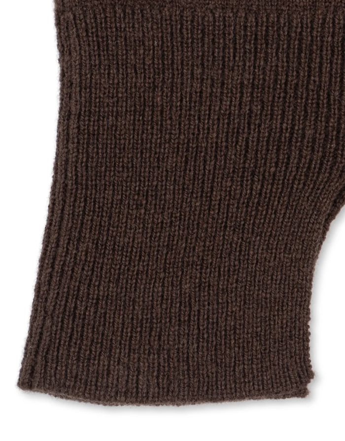  Warme Balaclava Colette von Konges Sløjd in Chocolate Brown aus 100 % Wolle mit klassischen Rippensäumen.