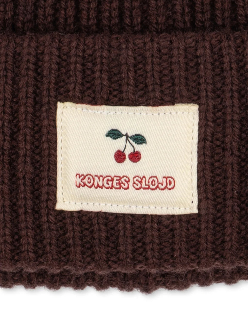 Braune Basil Beanie von Konges Sløjd in der Farbe Decadent Chocolate aus 100 % Wolle mit klassischer Rippstrickstruktur und verstellbarem Umschlag.