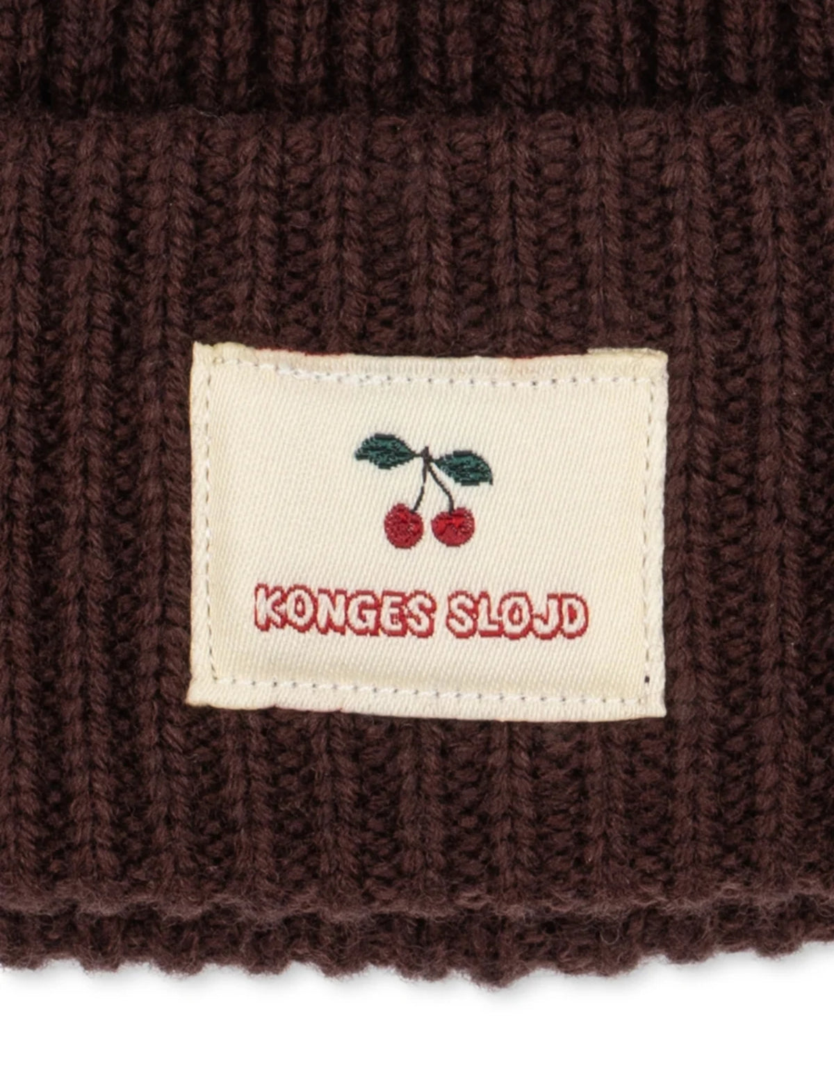 Braune Basil Beanie von Konges Sløjd in der Farbe Decadent Chocolate aus 100 % Wolle mit klassischer Rippstrickstruktur und verstellbarem Umschlag.
